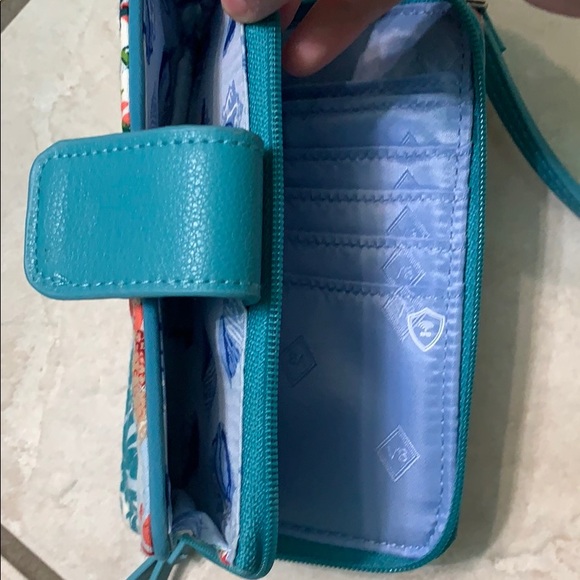 Vera Bradley - Picture 4 of 6